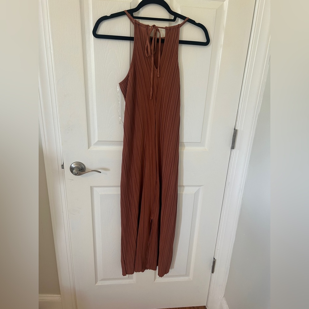 Flowy Rust Orange Pleated Dress - Picture 2 of 5